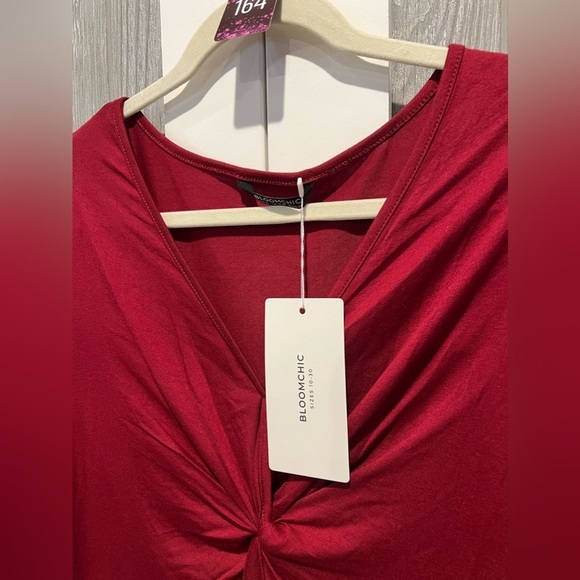 B3.03 NWT Bloomchic Twist Tee Deep Red 14-16/1X - Picture 2 of 4